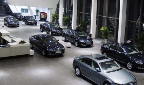 國(guó)內(nèi)最大汽車經(jīng)銷商賣地求生，店員工資數(shù)月未發(fā)，行業(yè)危機(jī)凸顯